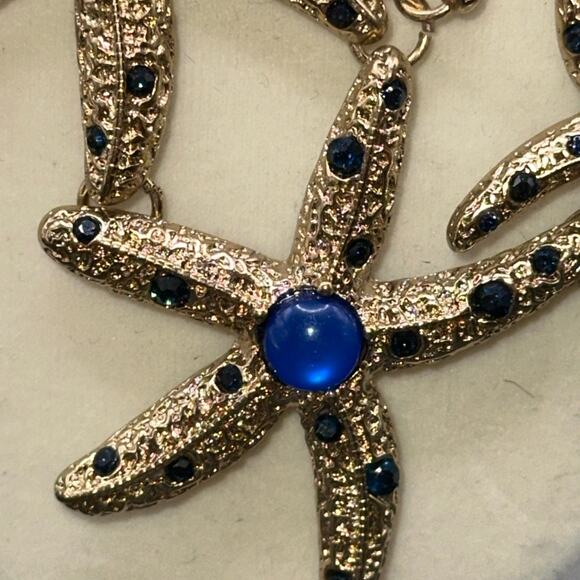 Stunning Gold Starfish Necklace with Blue Accents Bib Style 16" Costume Jewelry - Picture 3 of 6